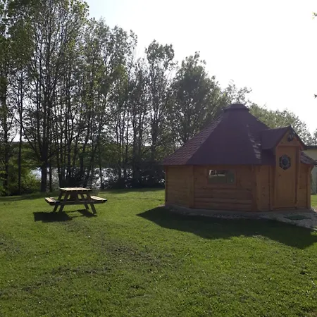 אתר קמפינג Kota Lac De Bairon Le Chesne (Ardennes)