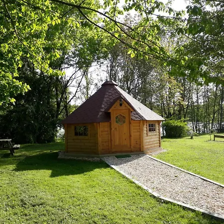 אתר קמפינג Kota Lac De Bairon Le Chesne (Ardennes)
