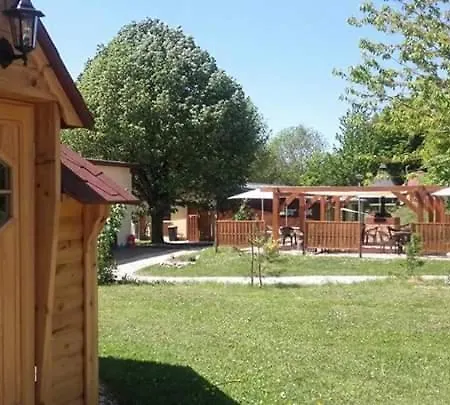 אתר קמפינג Kota Lac De Bairon Le Chesne (Ardennes)